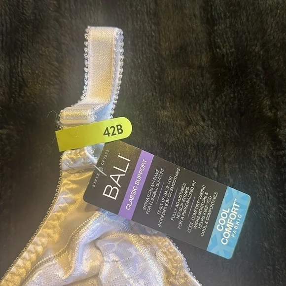 NWT Bali Classic support cool comfort fabric white bra 42B w flower designs - Picture 2 of 9